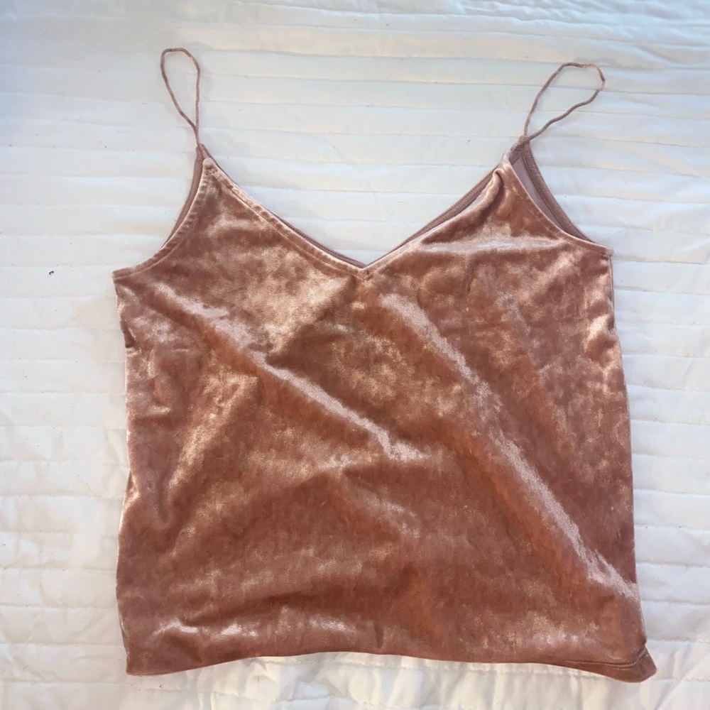 Cute pink velvet tank top. Great for going out or spicing up a casual outfit.